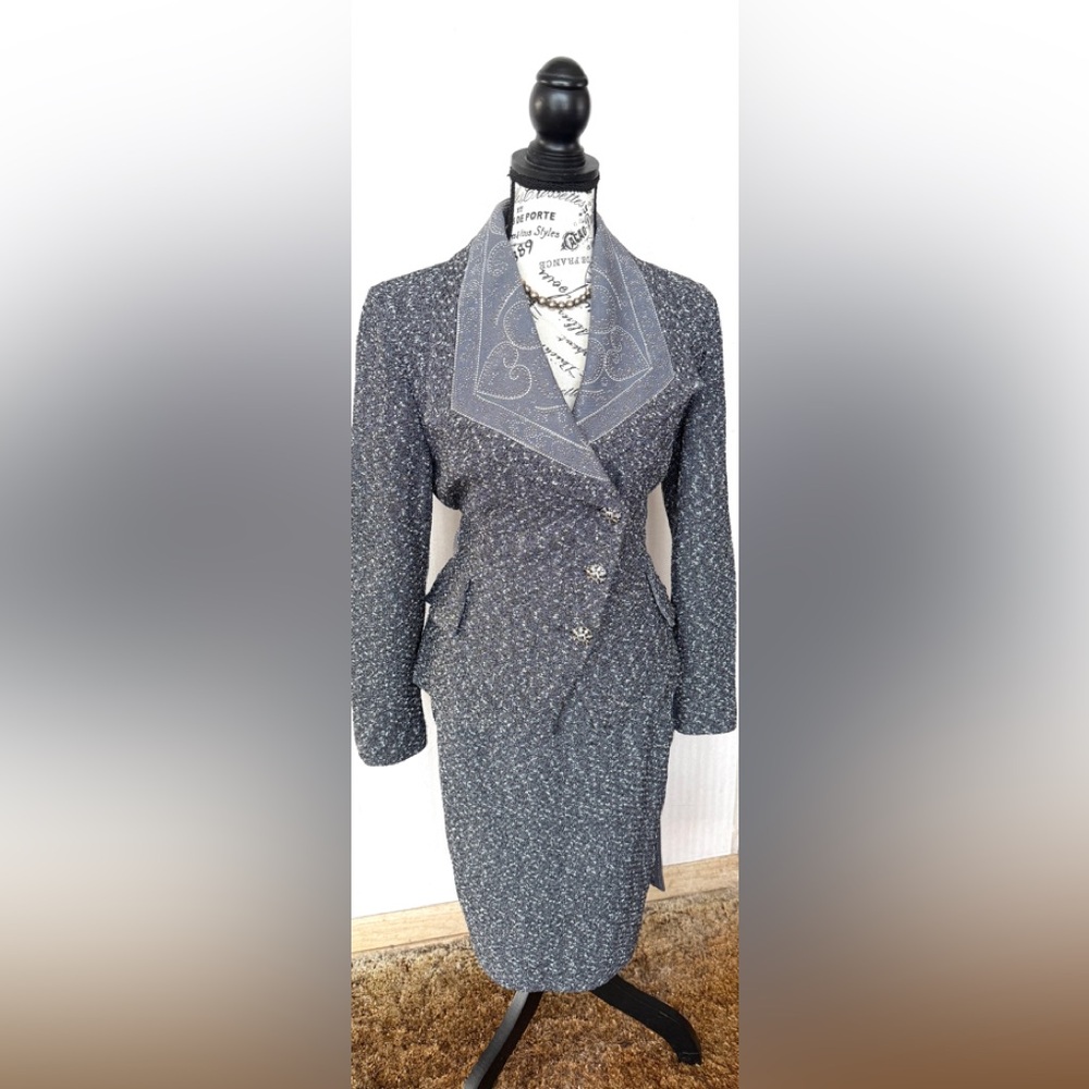 St. John Couture skirt suit size 4 jacket size 6 skirt